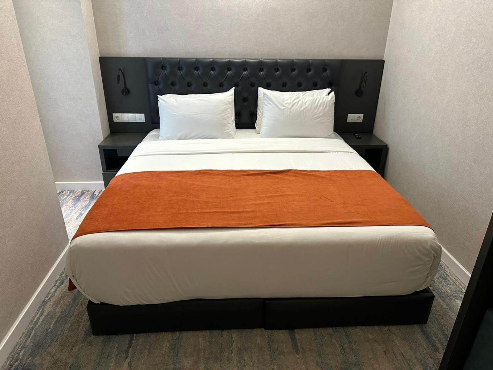 M 1 T Hotel Tbilisi Esterno foto