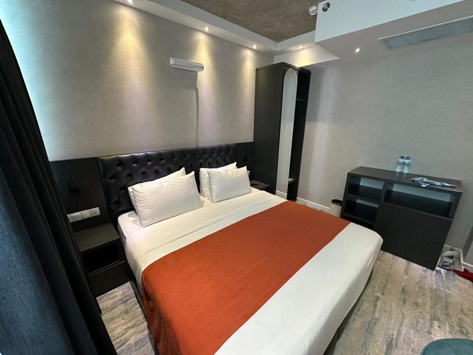 M 1 T Hotel Tbilisi Esterno foto