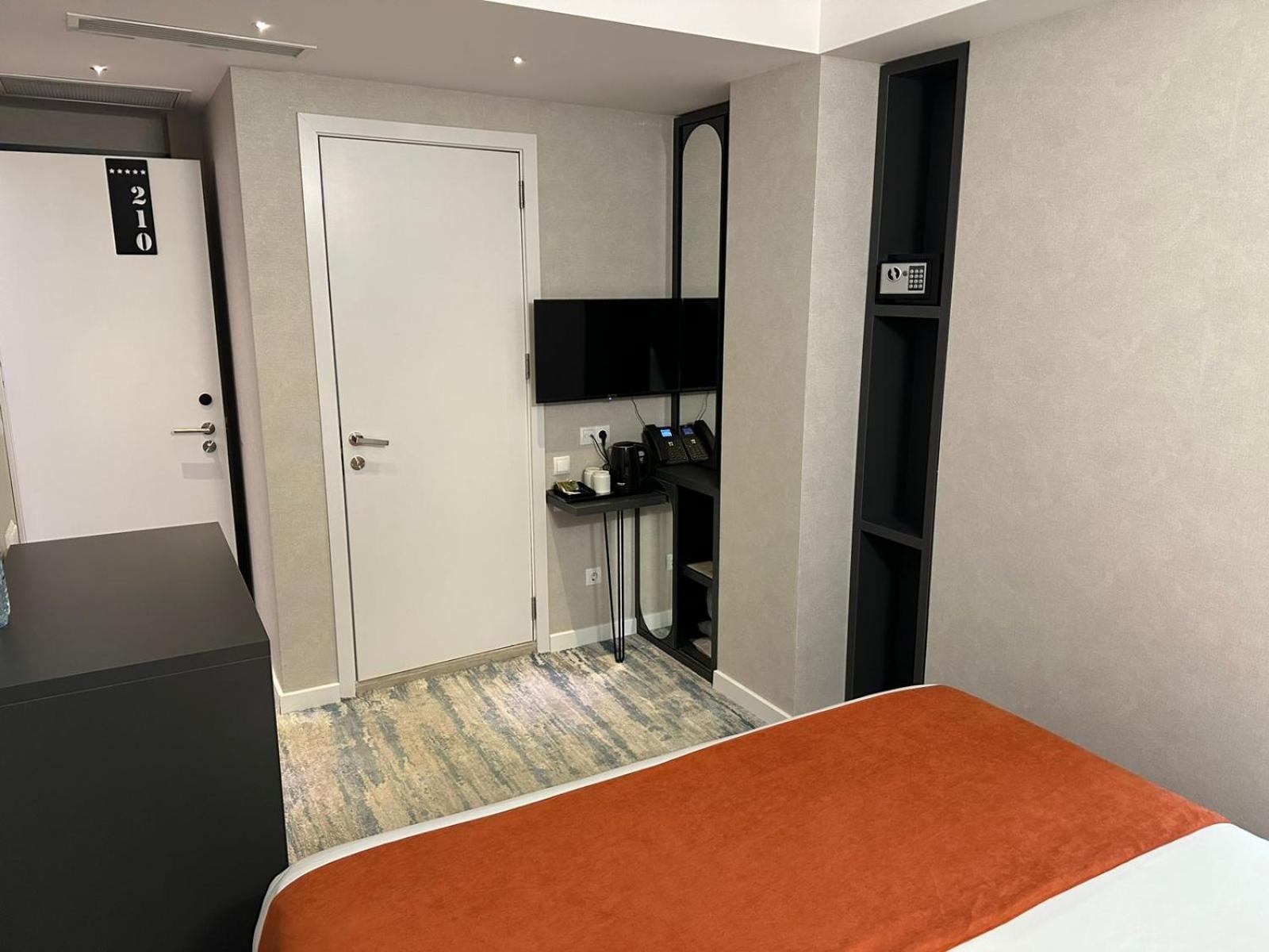 M 1 T Hotel Tbilisi Esterno foto