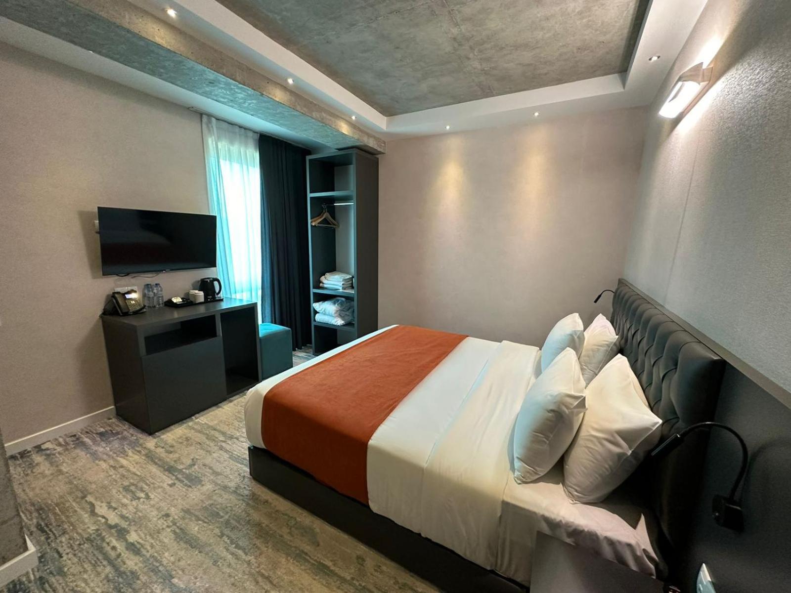 M 1 T Hotel Tbilisi Esterno foto