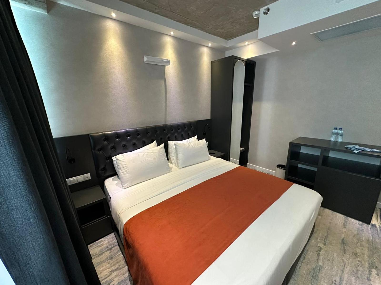 M 1 T Hotel Tbilisi Esterno foto