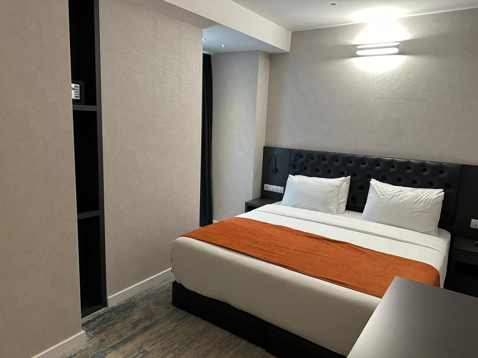 M 1 T Hotel Tbilisi Esterno foto
