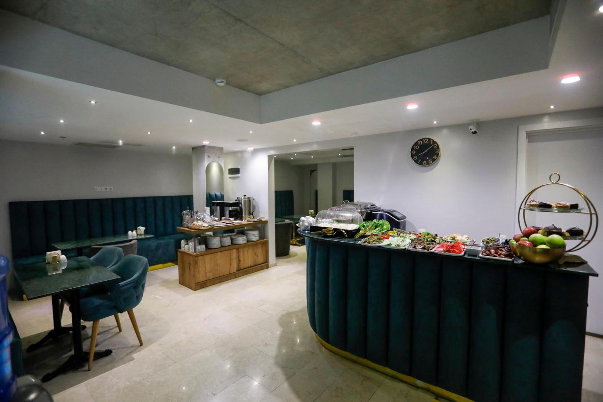M 1 T Hotel Tbilisi Esterno foto