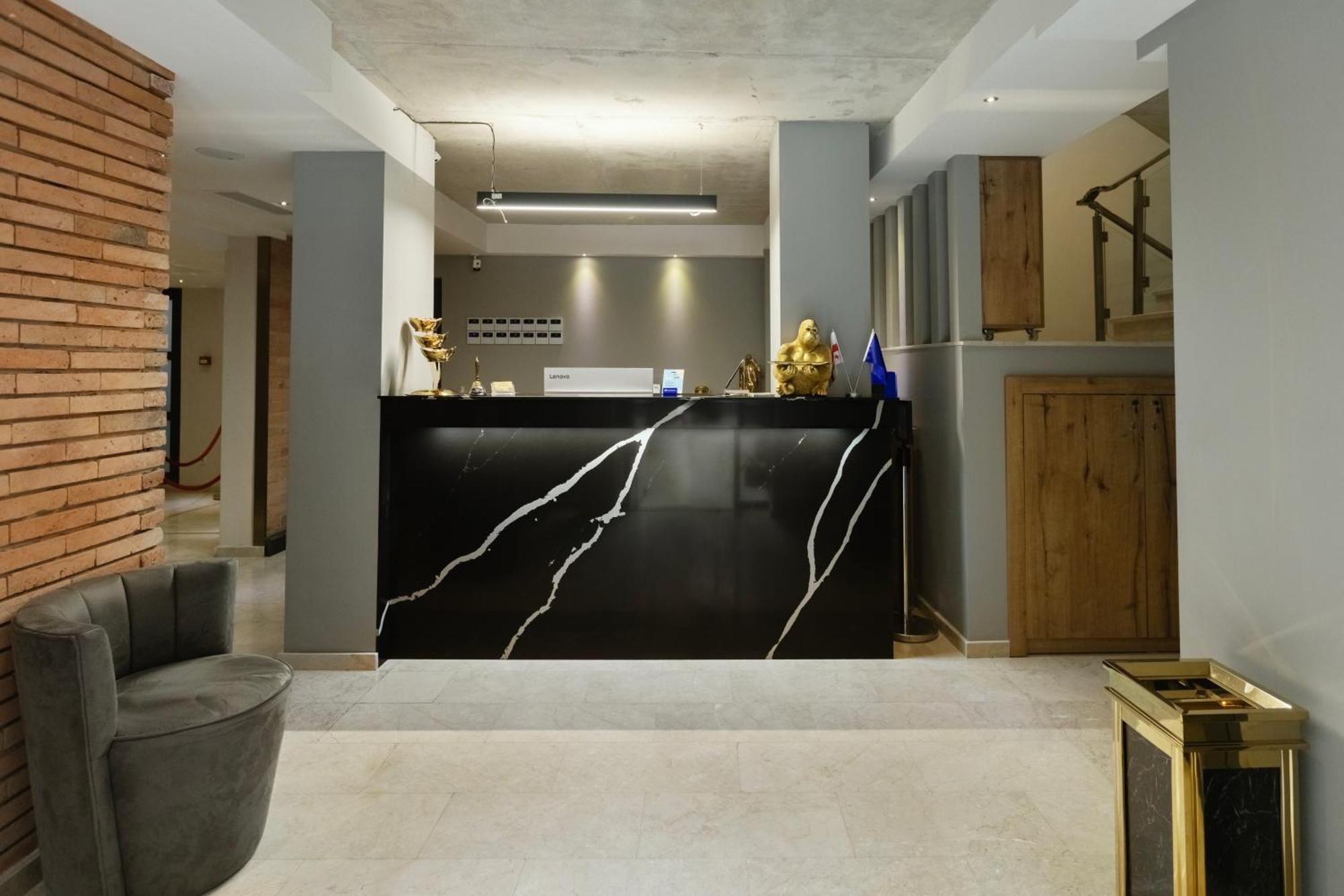 M 1 T Hotel Tbilisi Esterno foto