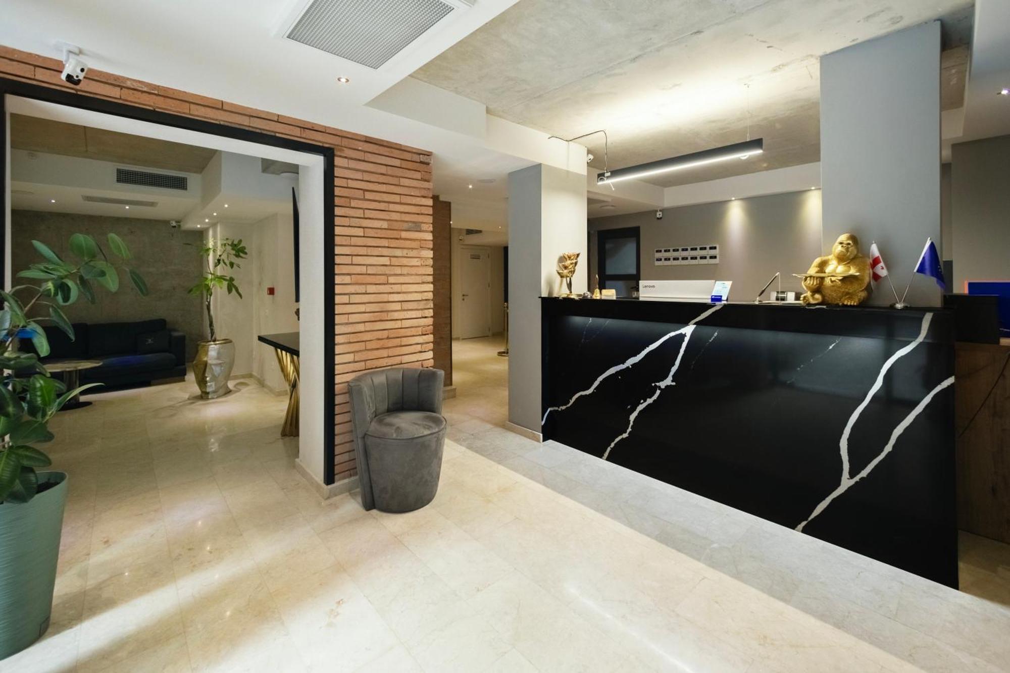 M 1 T Hotel Tbilisi Esterno foto
