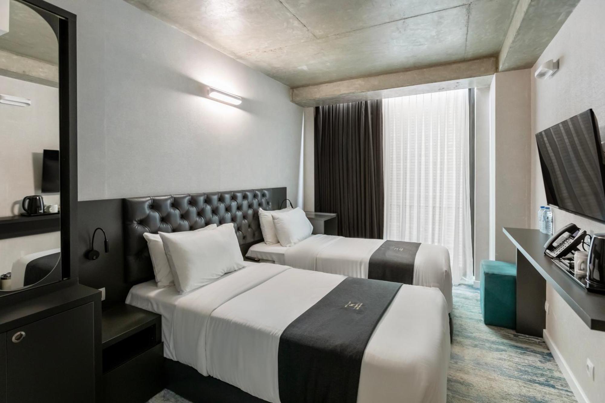M 1 T Hotel Tbilisi Esterno foto
