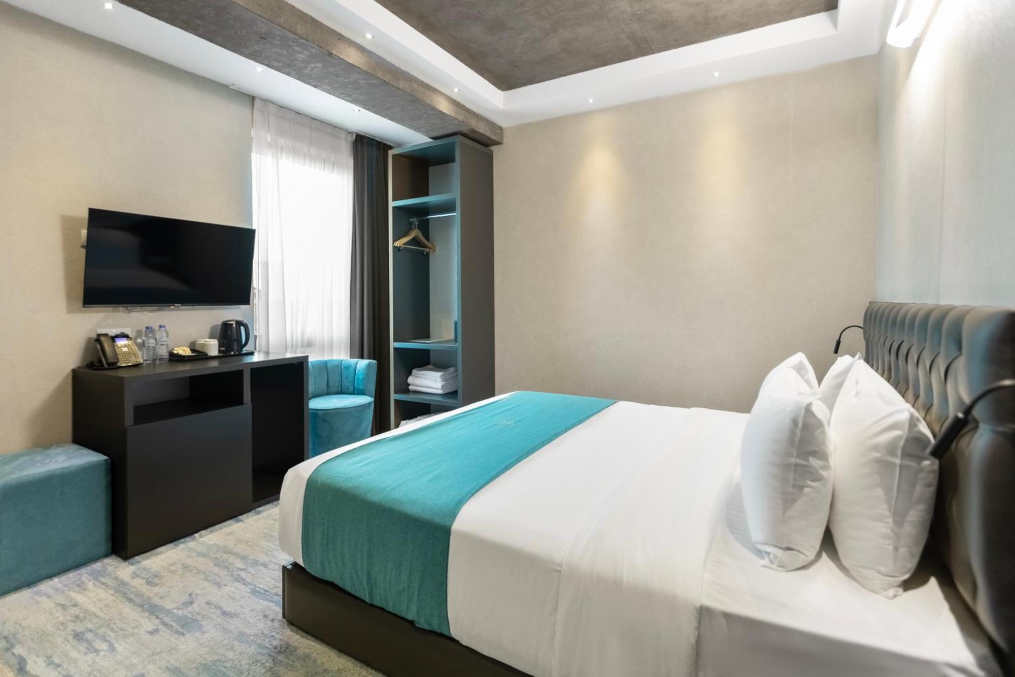 M 1 T Hotel Tbilisi Esterno foto