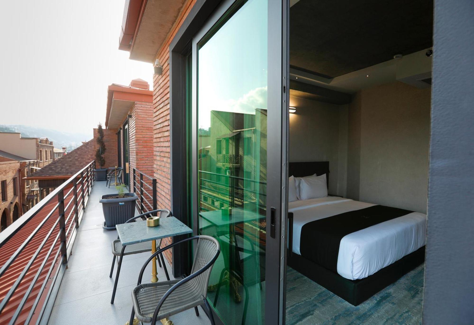 M 1 T Hotel Tbilisi Esterno foto