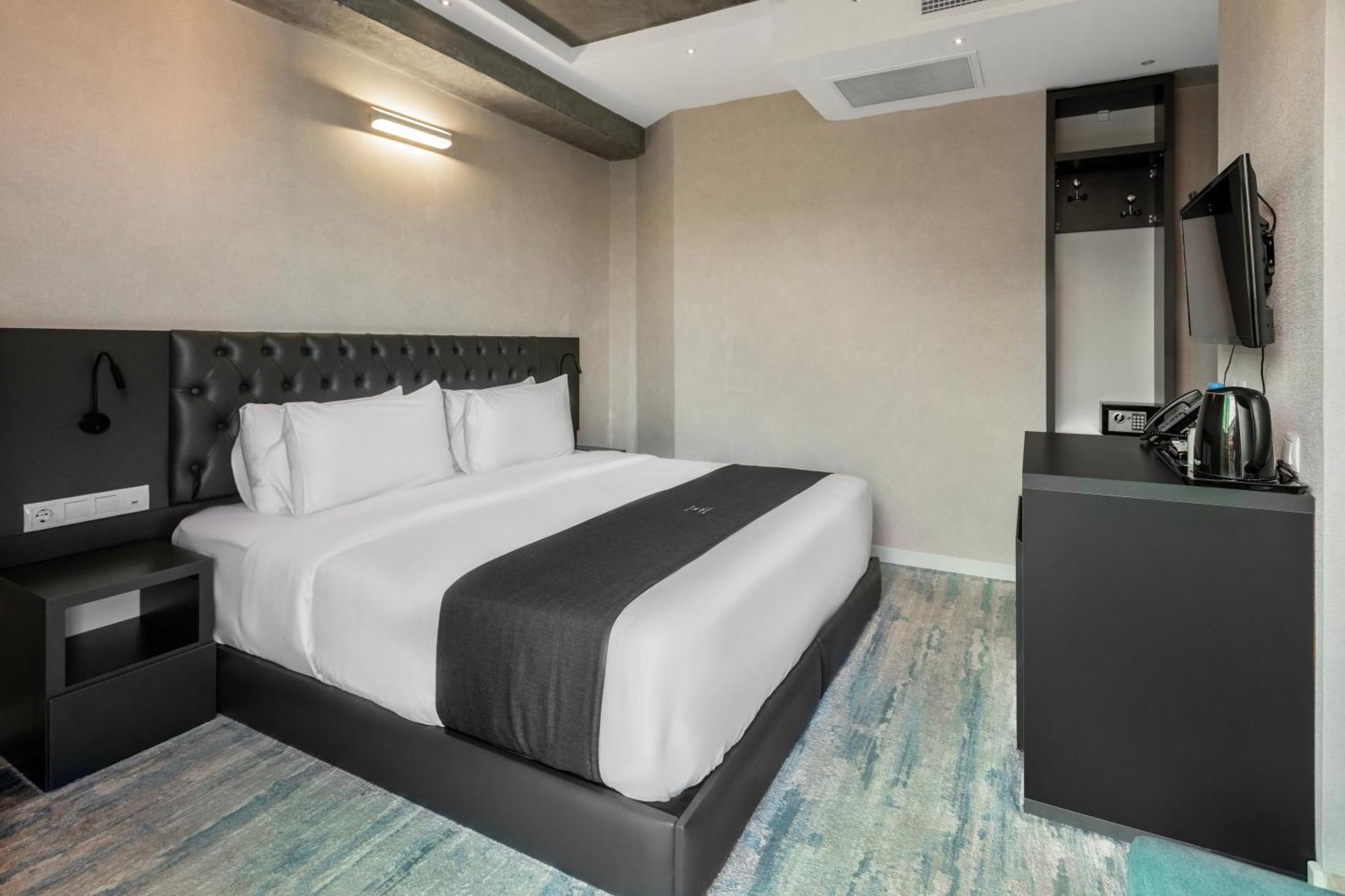 M 1 T Hotel Tbilisi Esterno foto