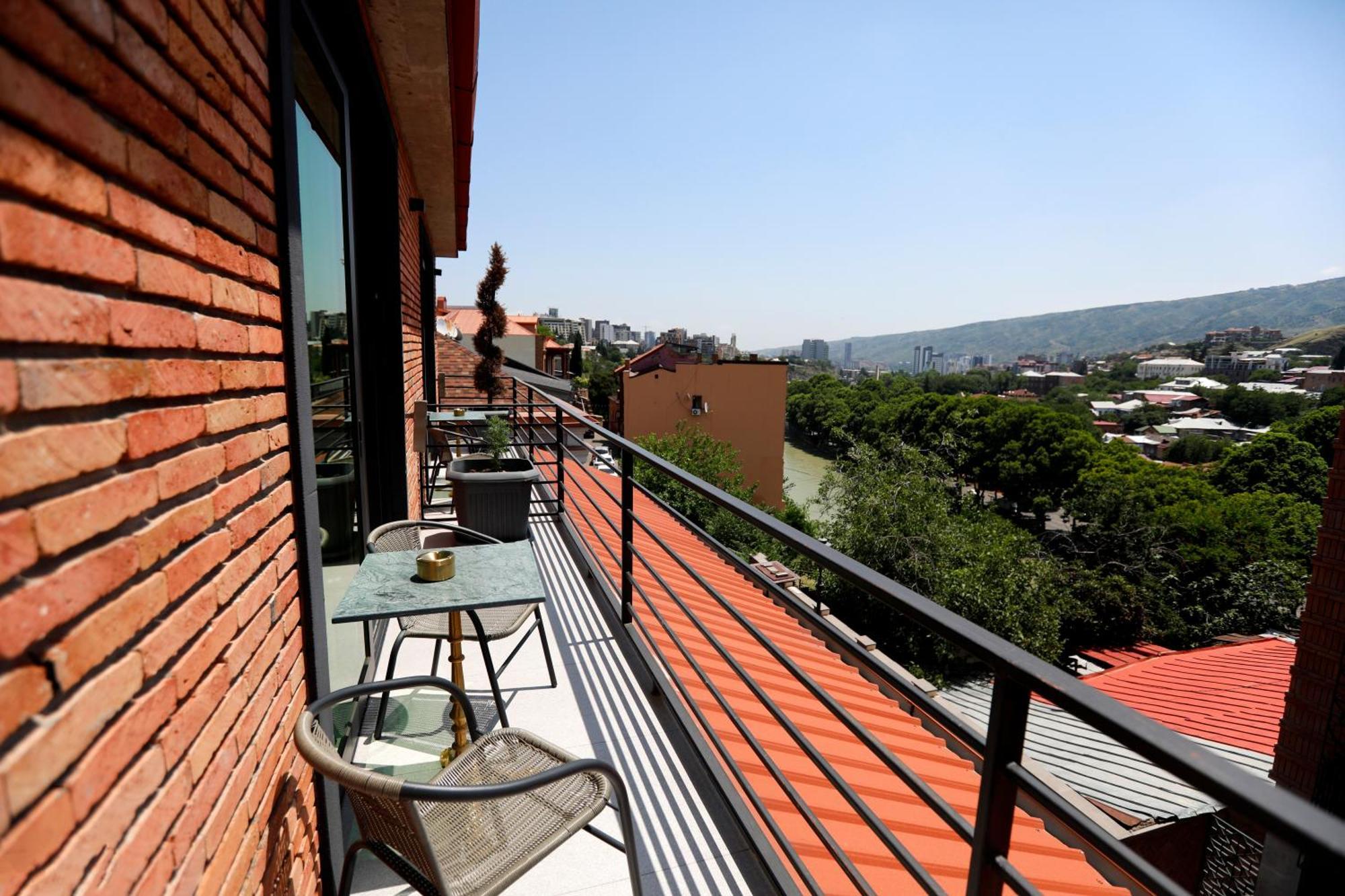 M 1 T Hotel Tbilisi Esterno foto