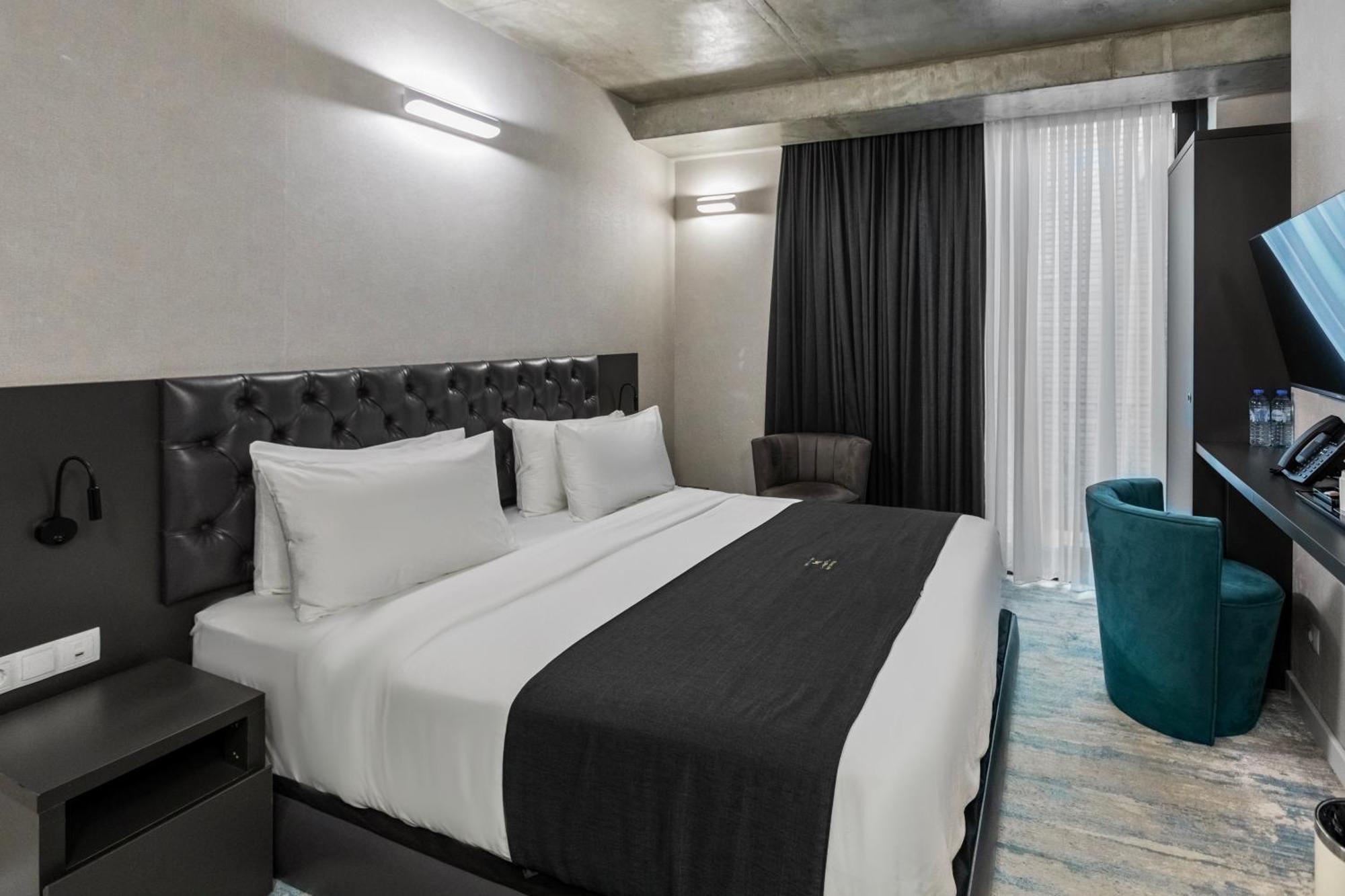 M 1 T Hotel Tbilisi Esterno foto