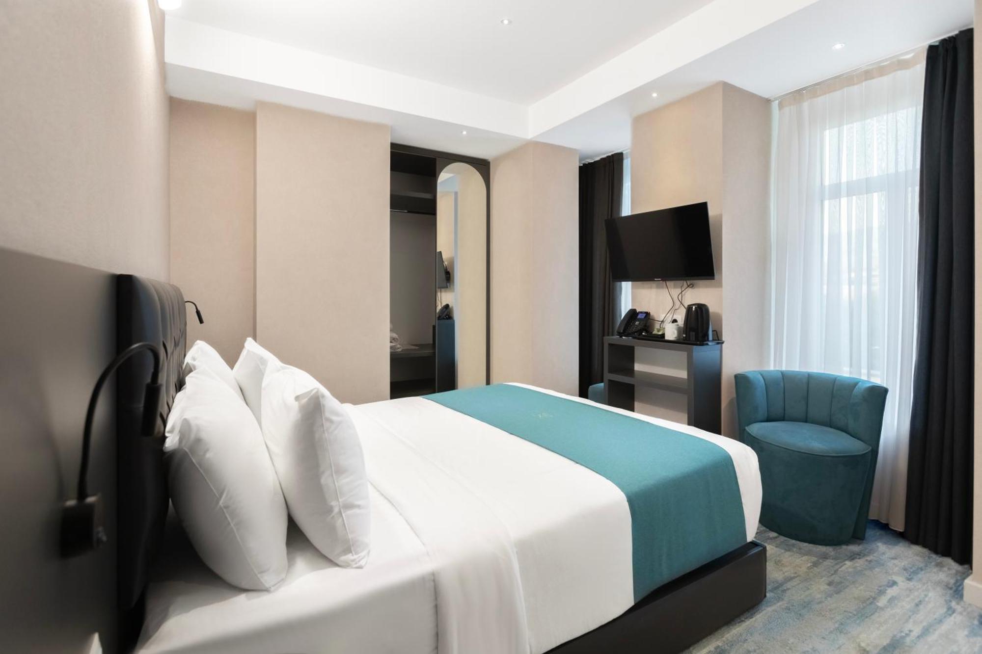 M 1 T Hotel Tbilisi Esterno foto