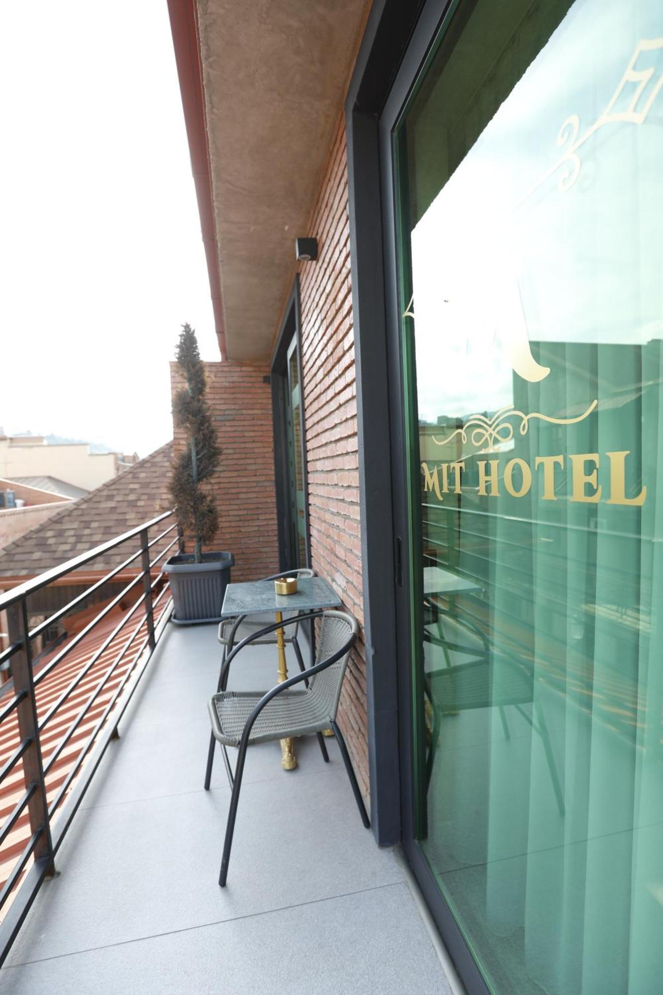 M 1 T Hotel Tbilisi Esterno foto