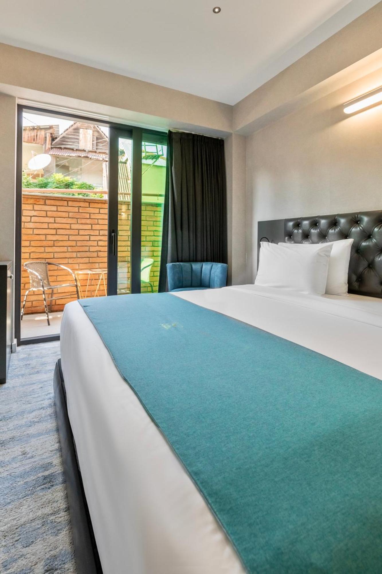 M 1 T Hotel Tbilisi Esterno foto