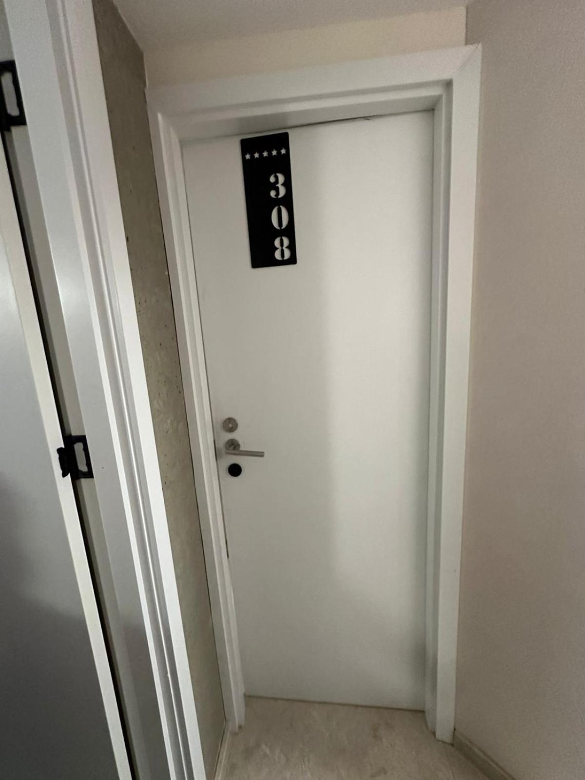 M 1 T Hotel Tbilisi Esterno foto