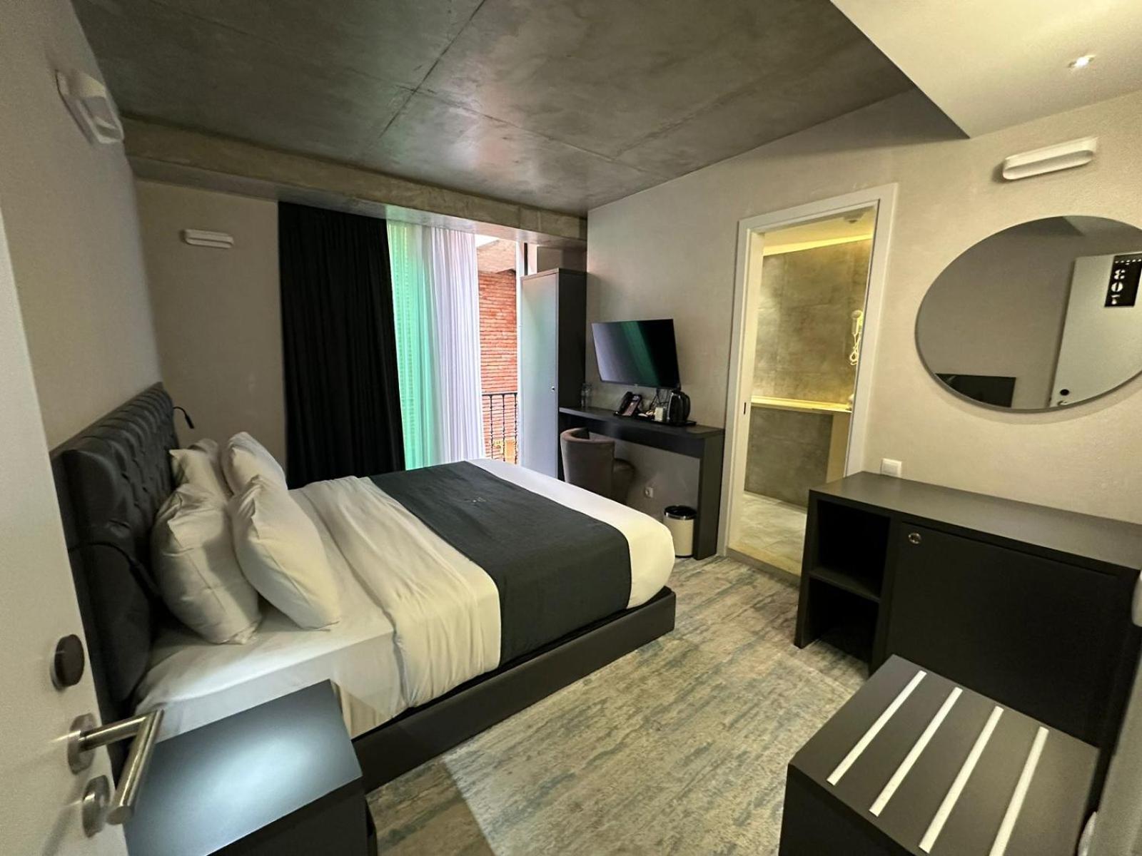 M 1 T Hotel Tbilisi Esterno foto
