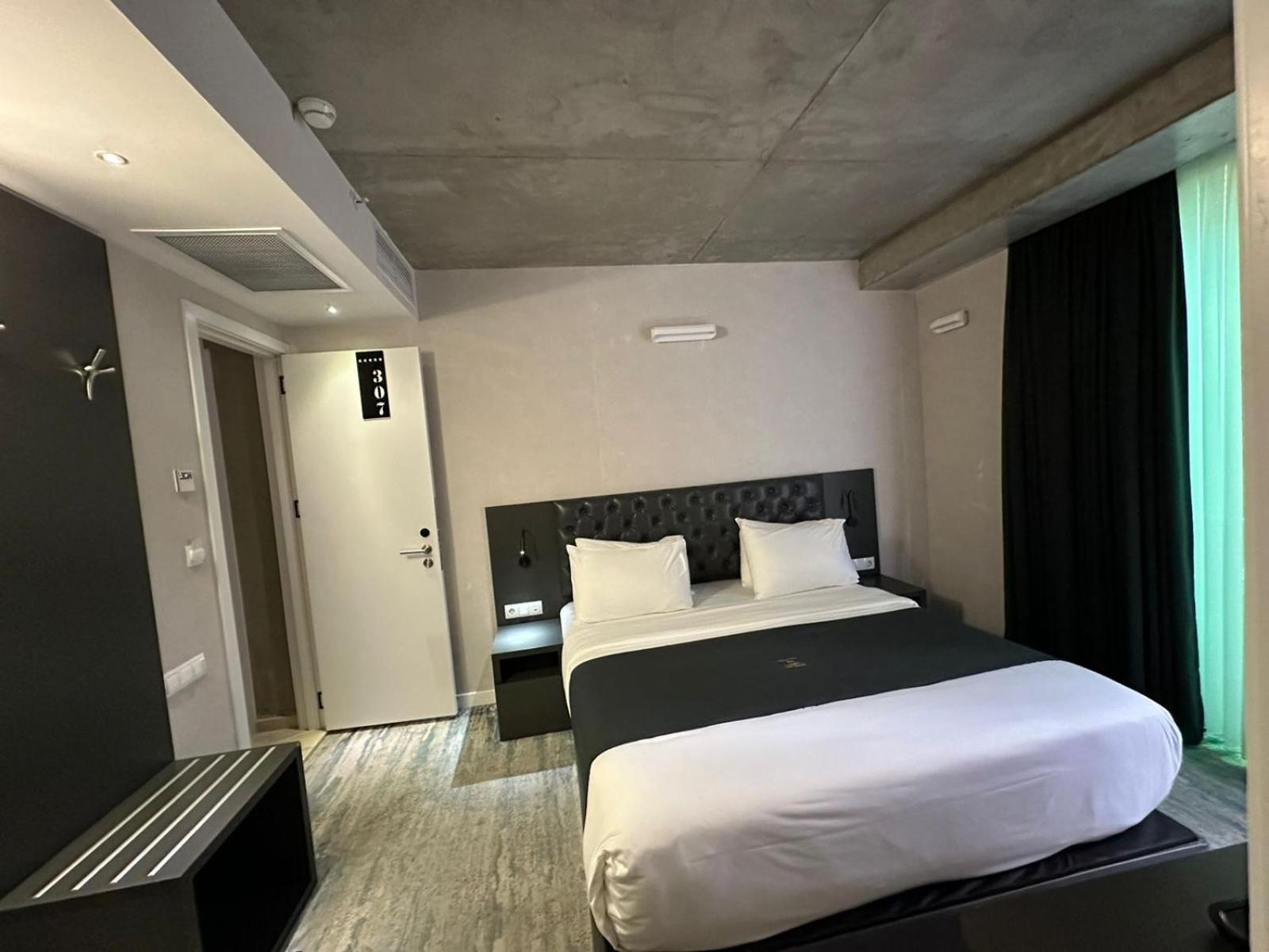 M 1 T Hotel Tbilisi Esterno foto